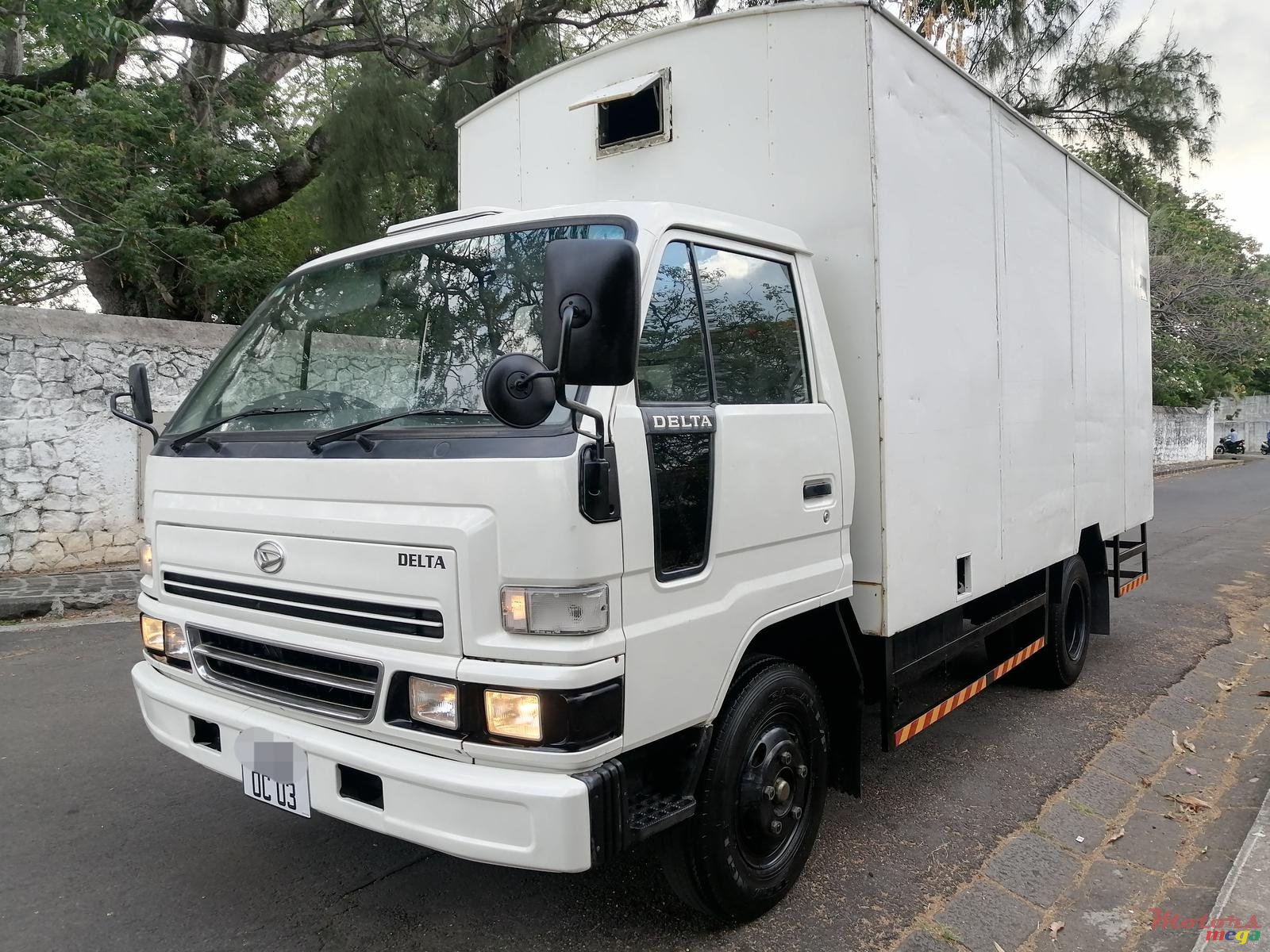 2003' Daihatsu Delta photo #2