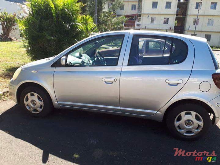 2002' Toyota Vitz photo #5