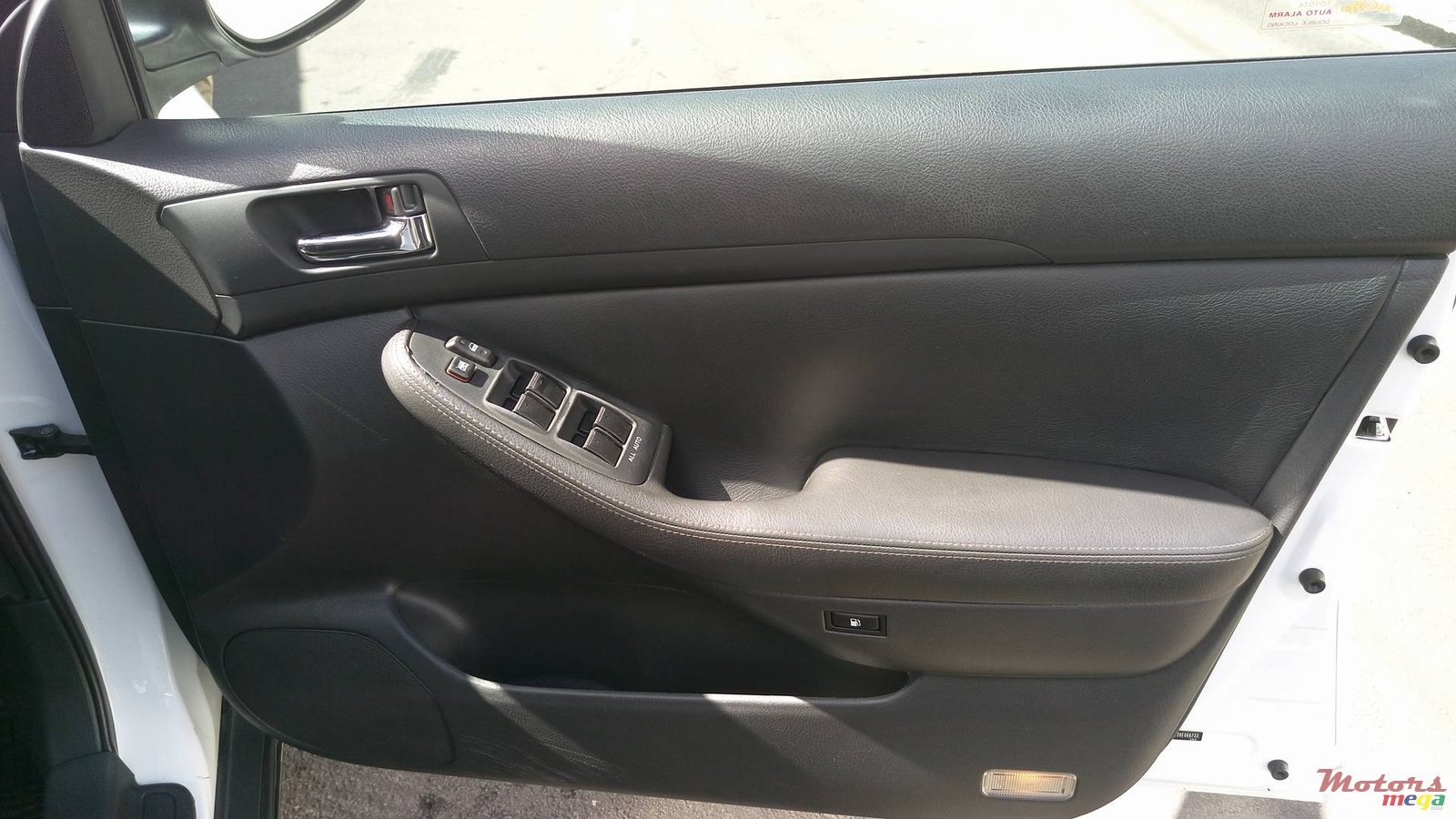 2008' Toyota Avensis photo #7