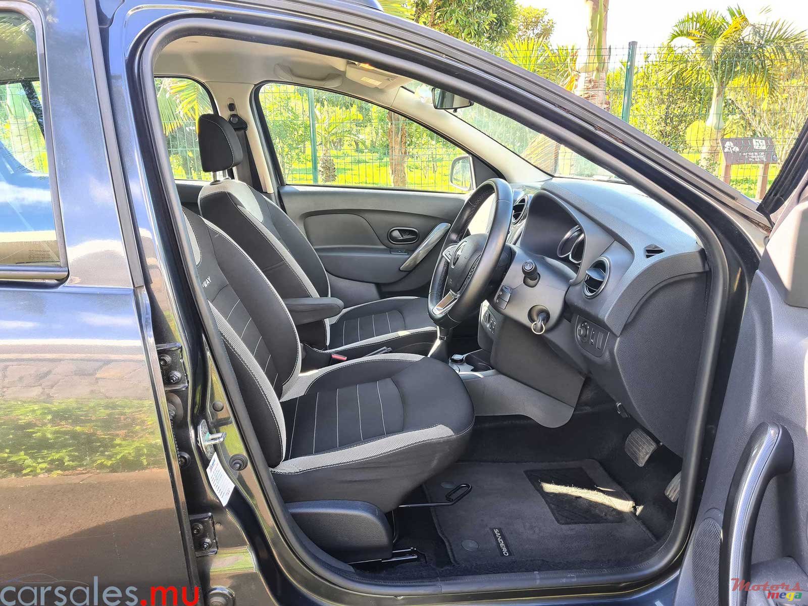 2019' Renault Sandero StepWay 1.6 photo #5