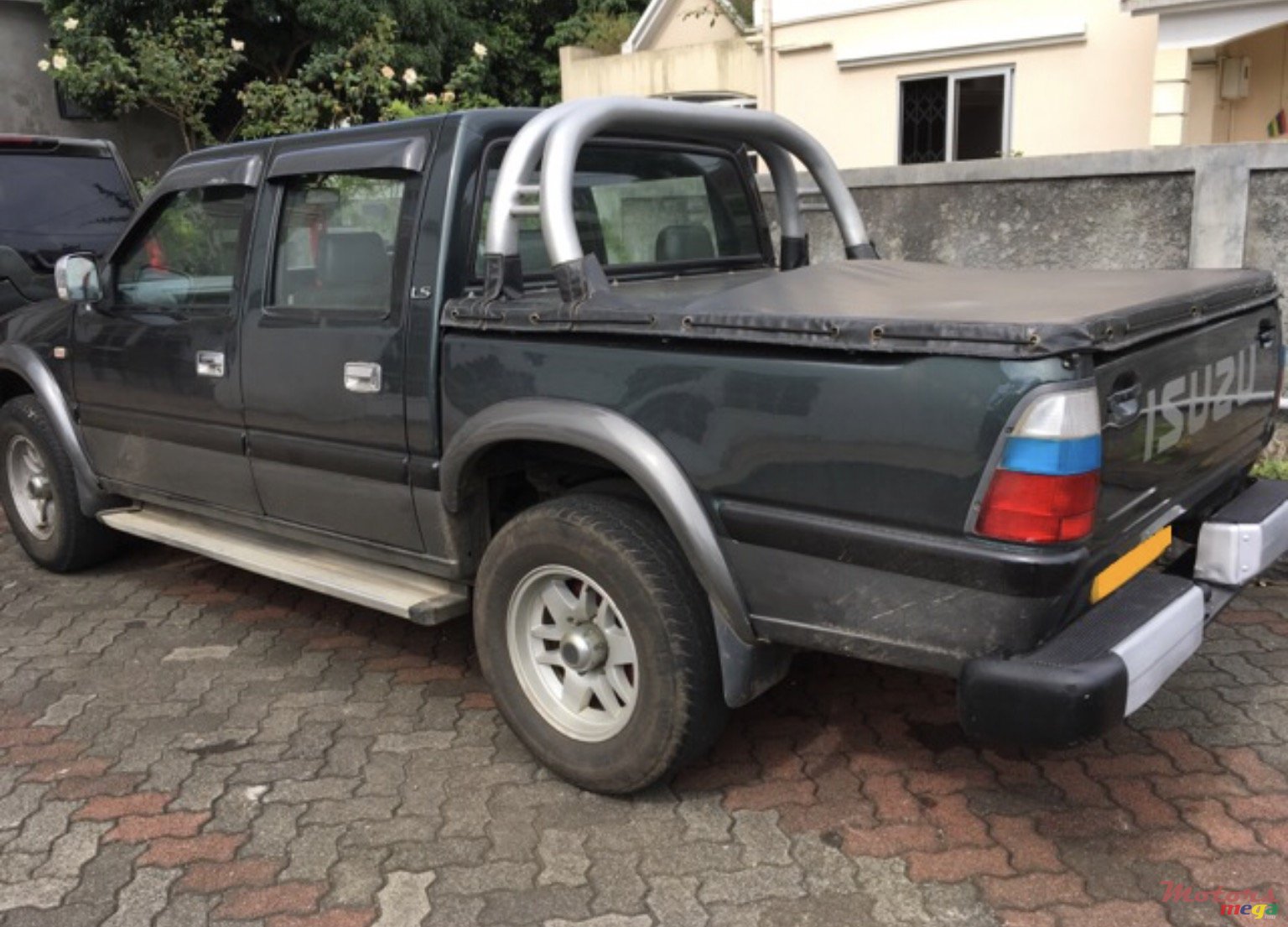 2003' Isuzu photo #4