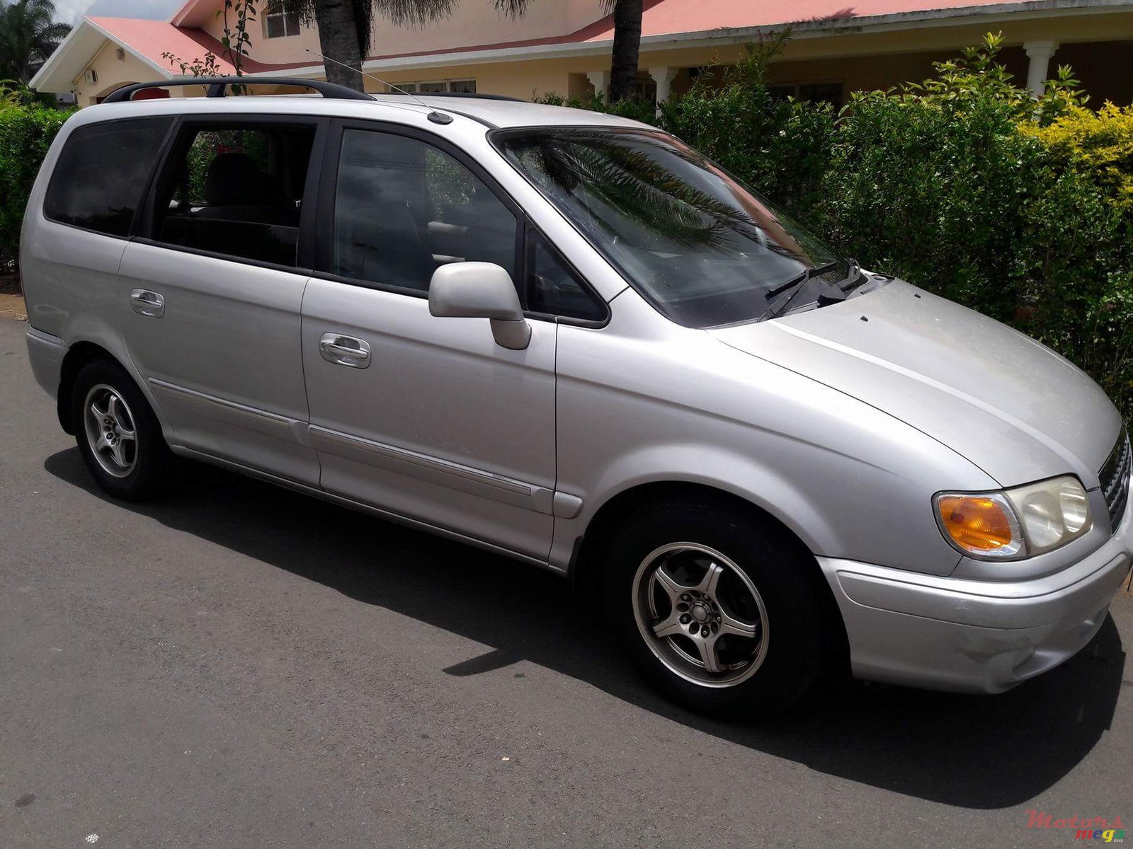 2003' Hyundai Trajet photo #3