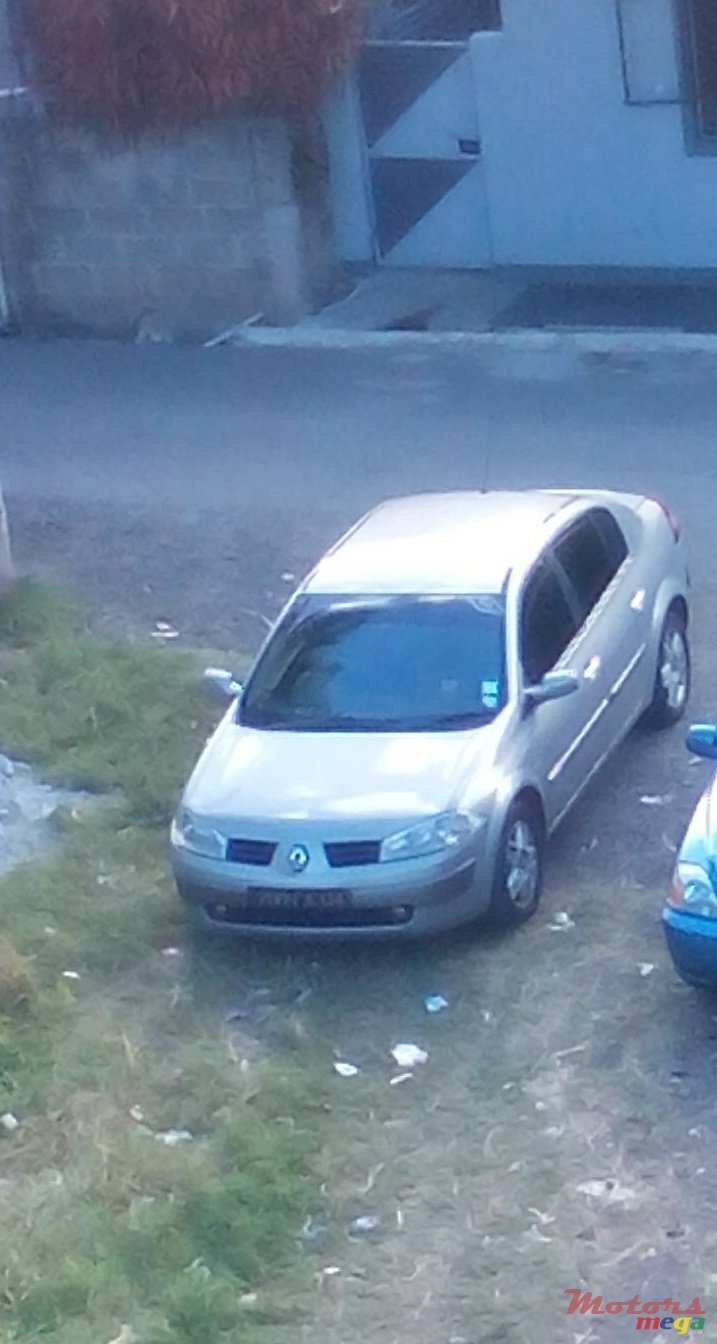 2004' Renault Megane photo #1