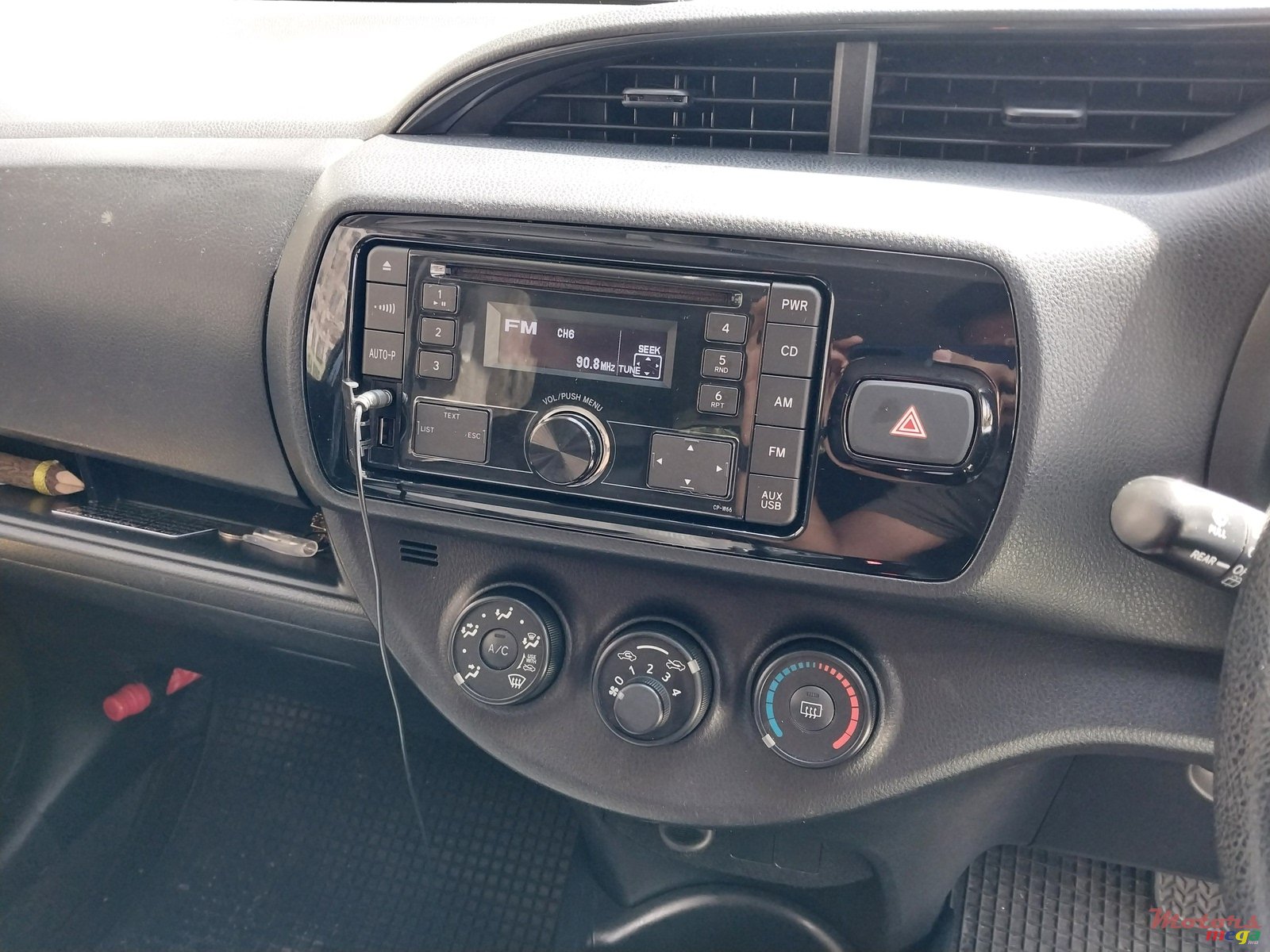 2017' Toyota Vitz photo #2