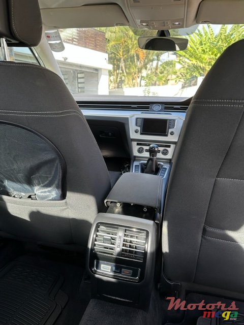 2018' Volkswagen Passat photo #7