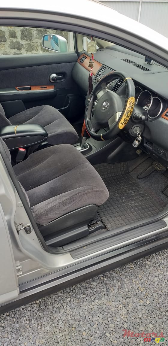 2004' Nissan Latio photo #3