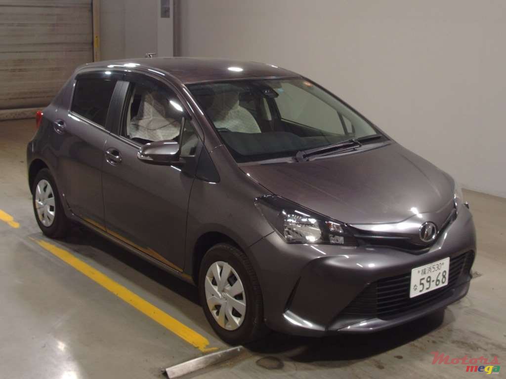 2015' Toyota Yaris photo #1