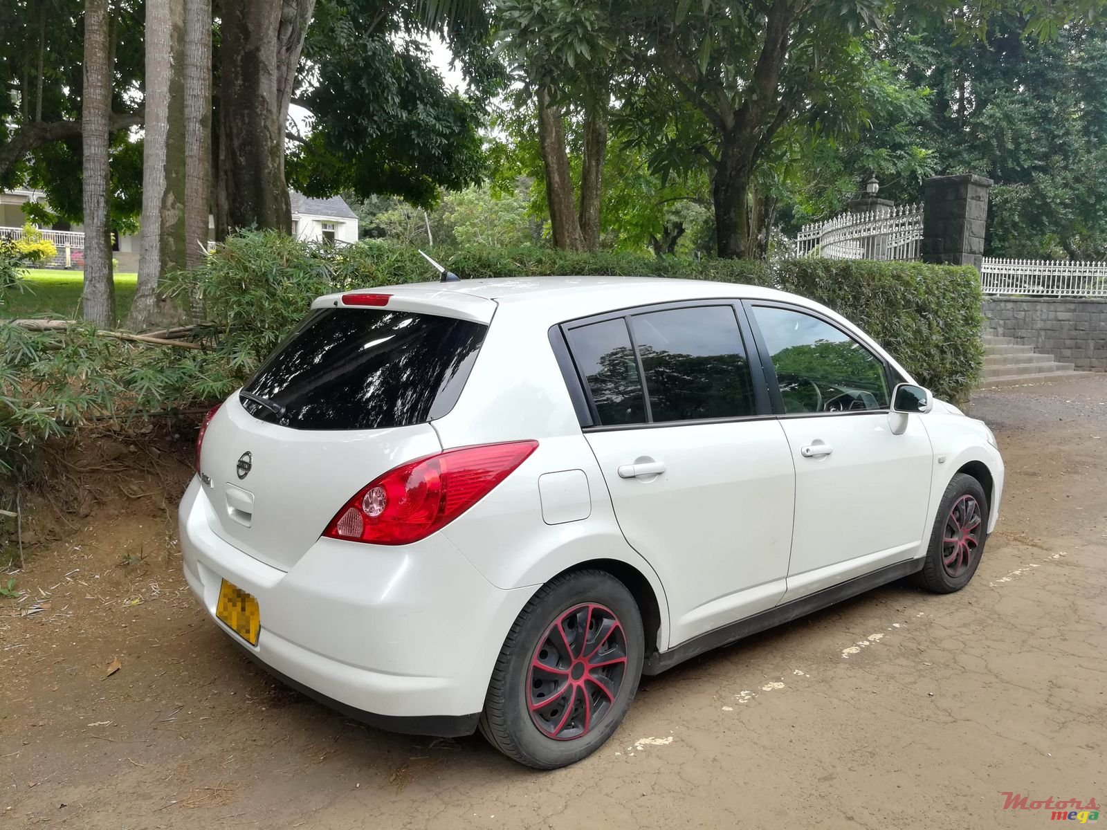 2004' Nissan Tiida photo #3