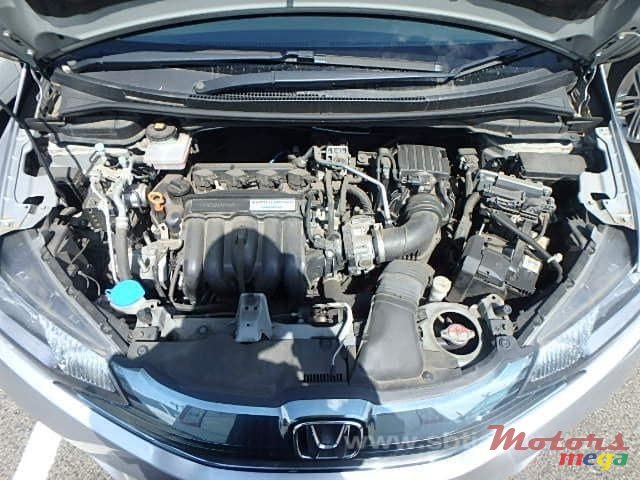 2015' Honda Fit Hybrid photo #3