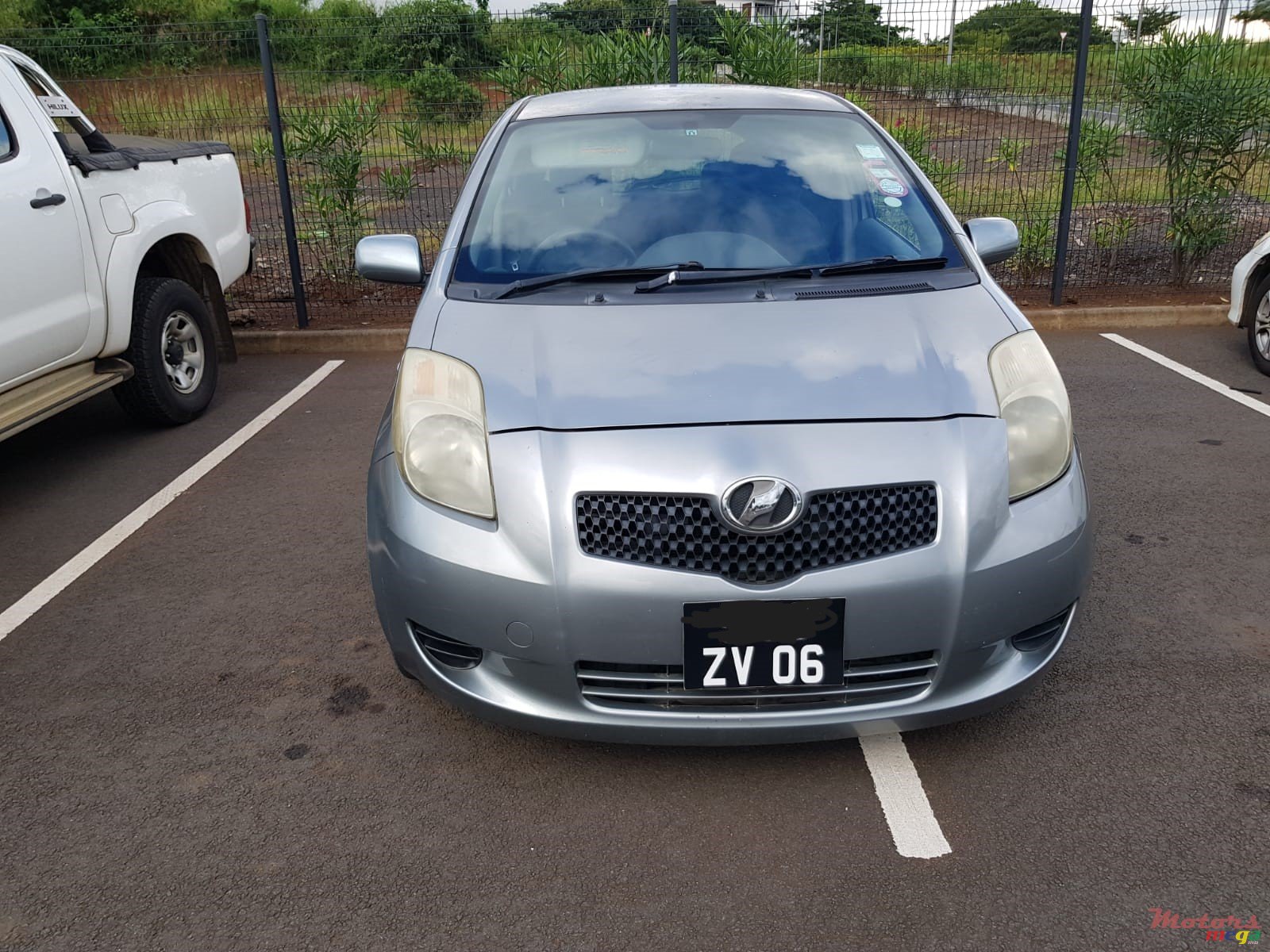 2006' Toyota Vitz photo #1