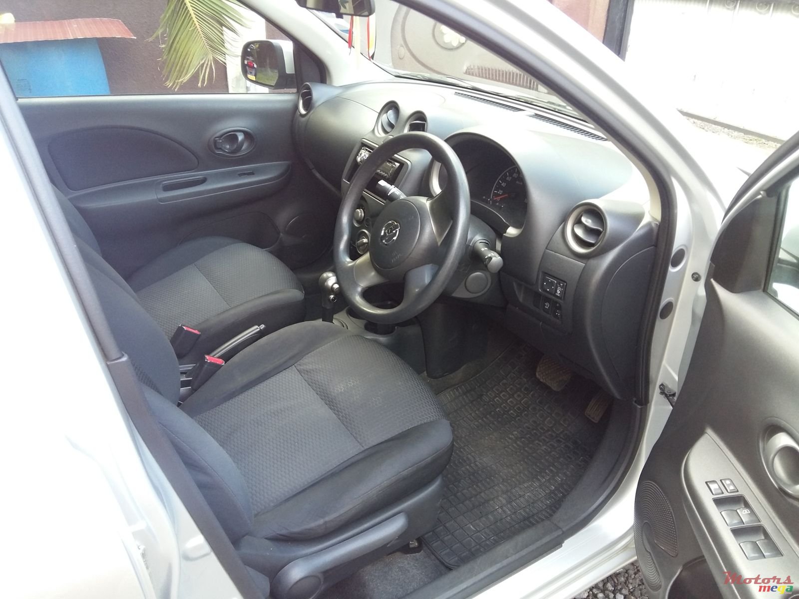 2011' Nissan March photo #5