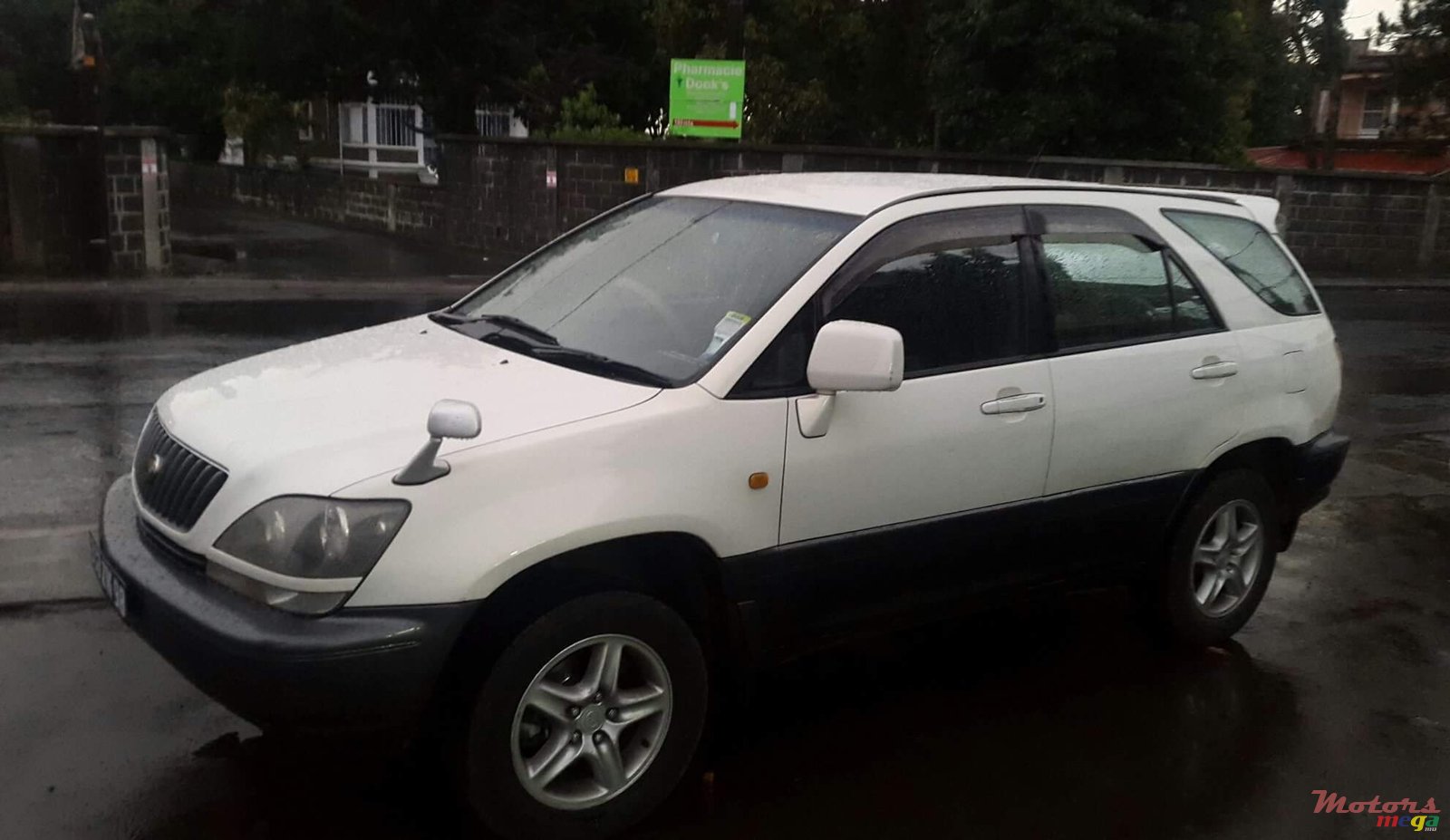 1998' Toyota Harrier photo #1