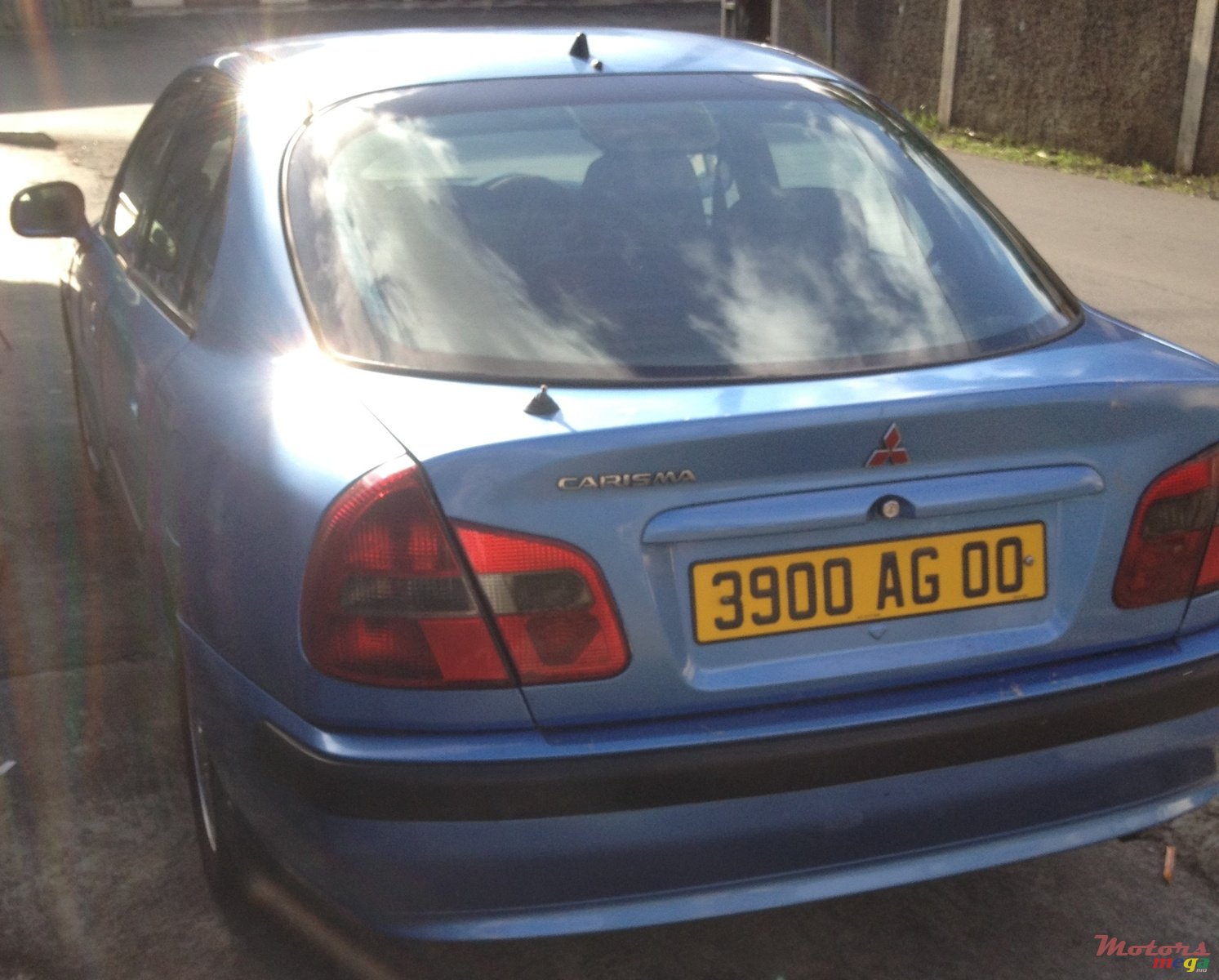 2000' Mitsubishi Carisma photo #2