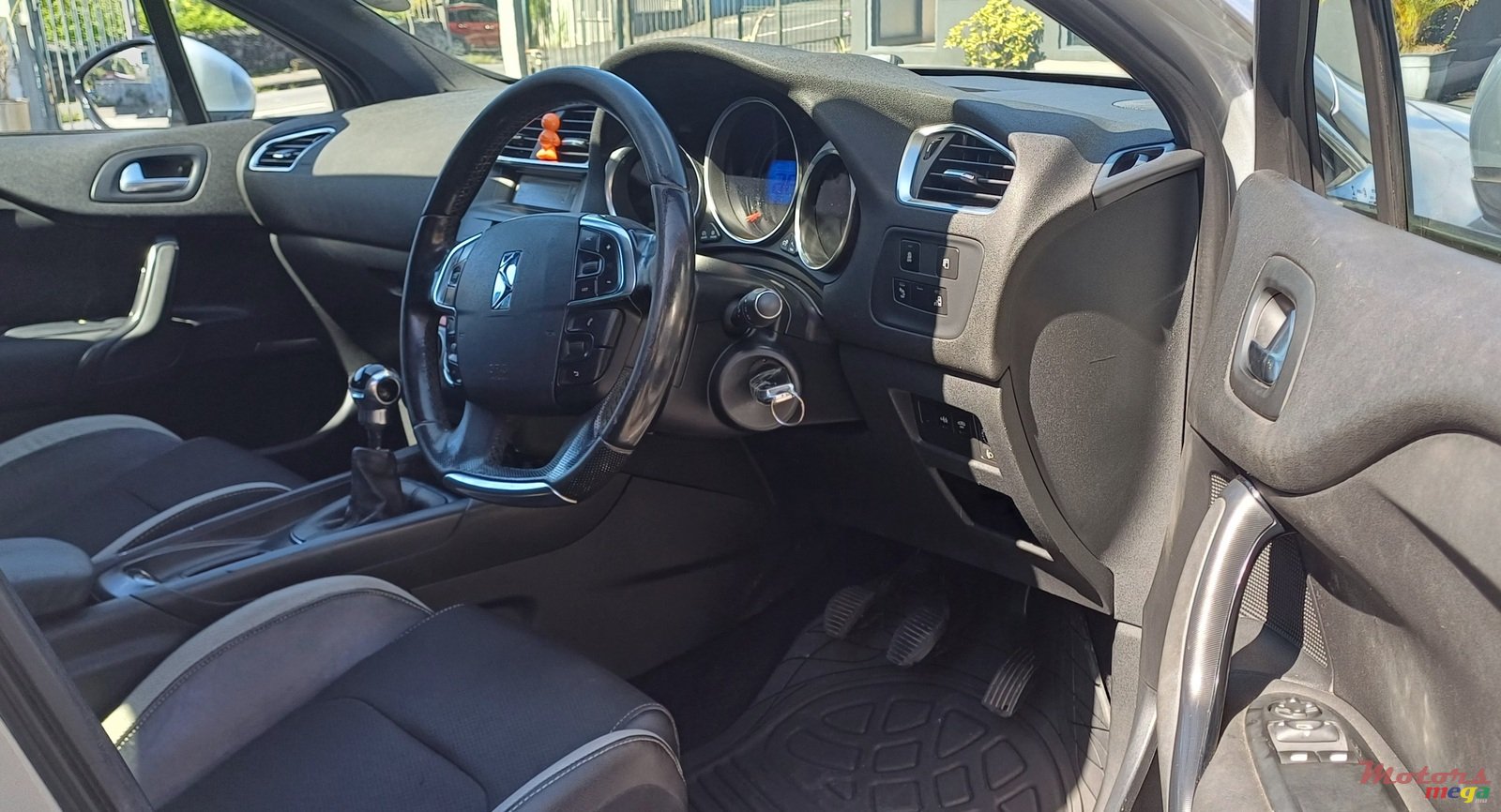 2016' Citroen DS4 photo #5