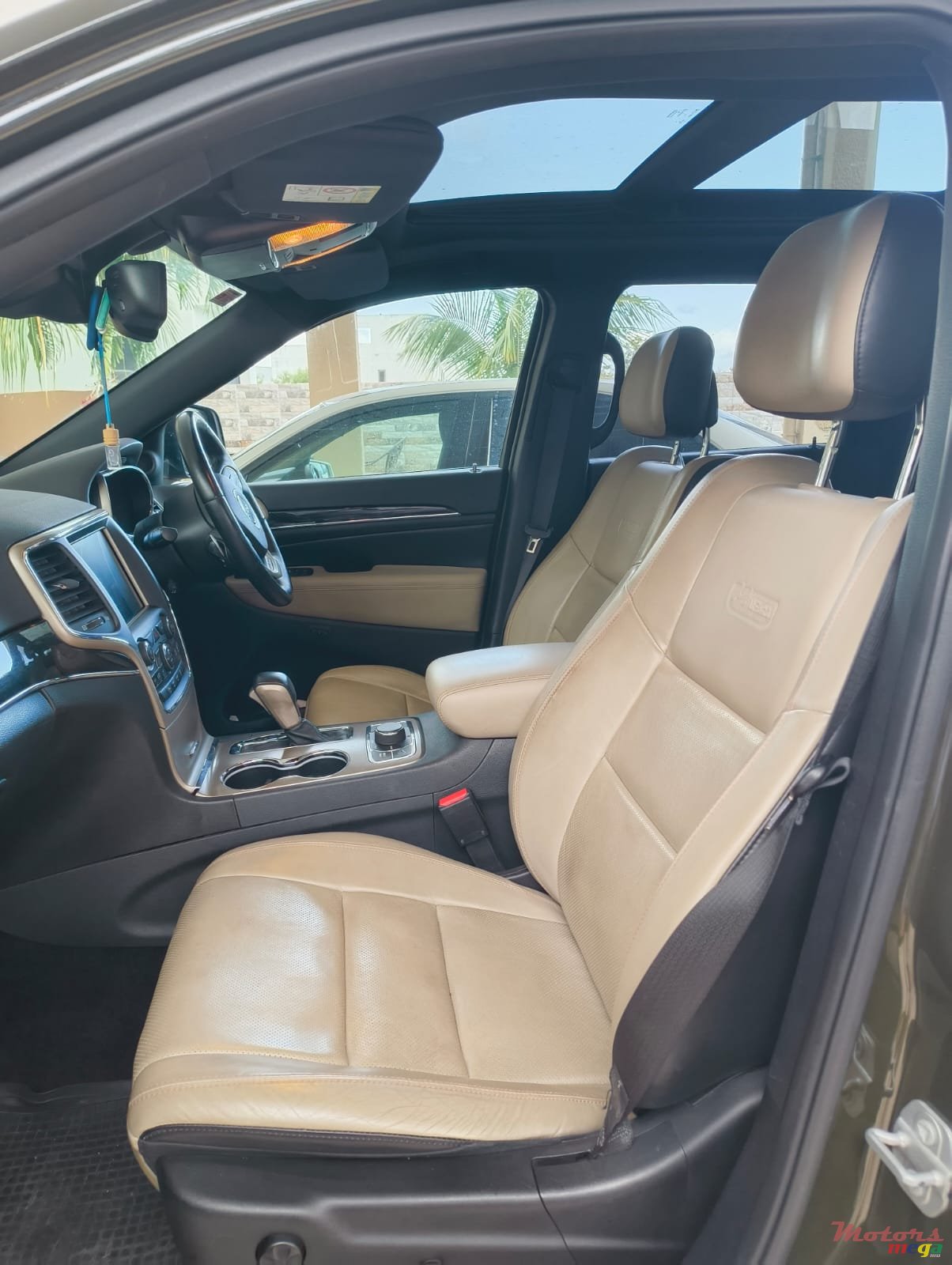2018' Jeep Grand Cherokee photo #6