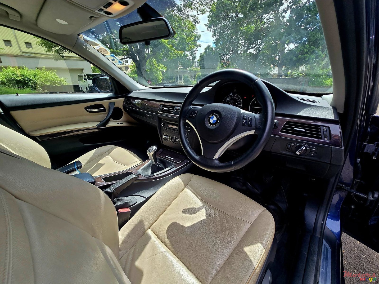 2011' BMW 316 photo #6