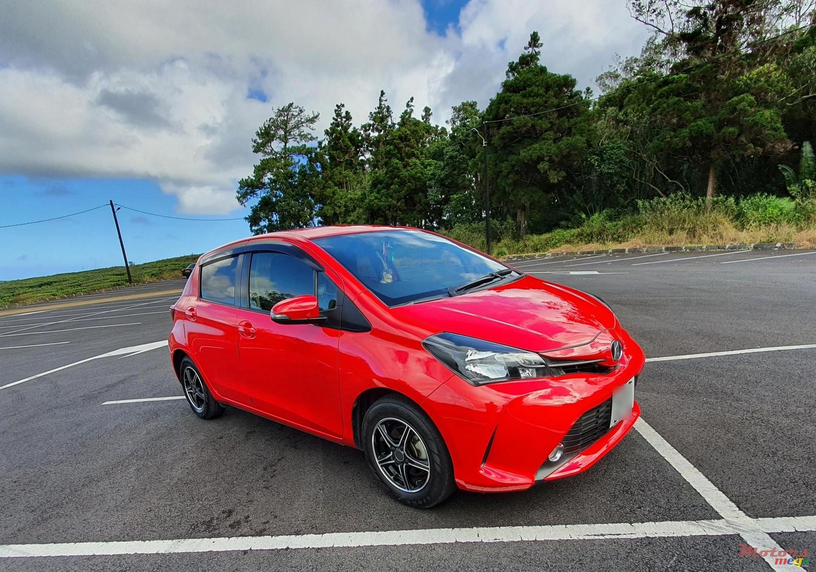 2014' Toyota Vitz photo #1