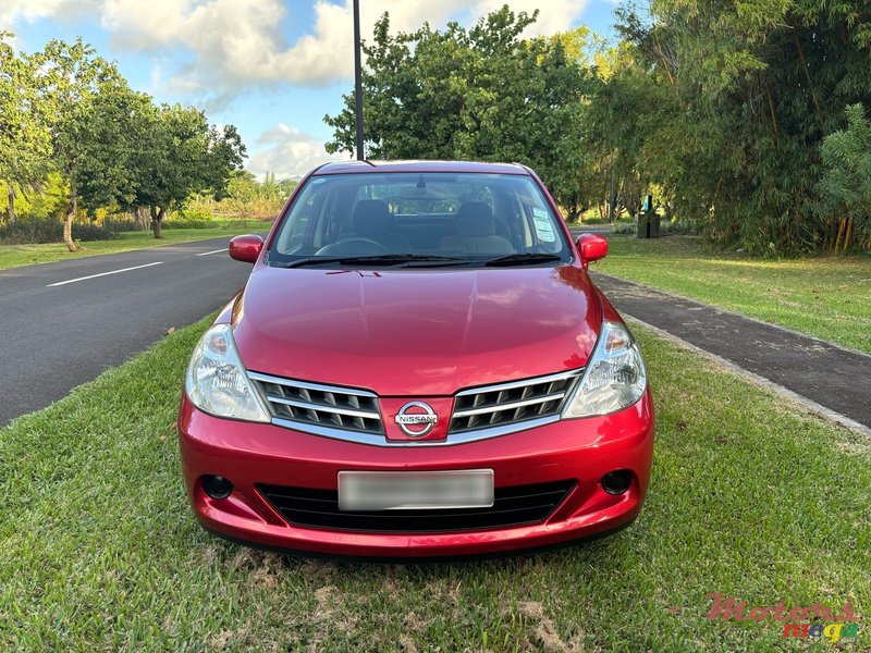 2010' Nissan Tiida photo #1