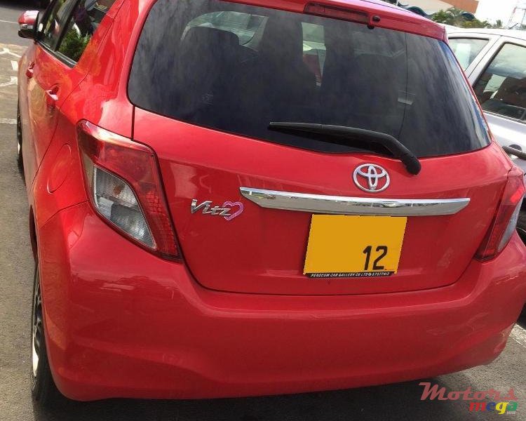 2012' Toyota Vitz photo #2