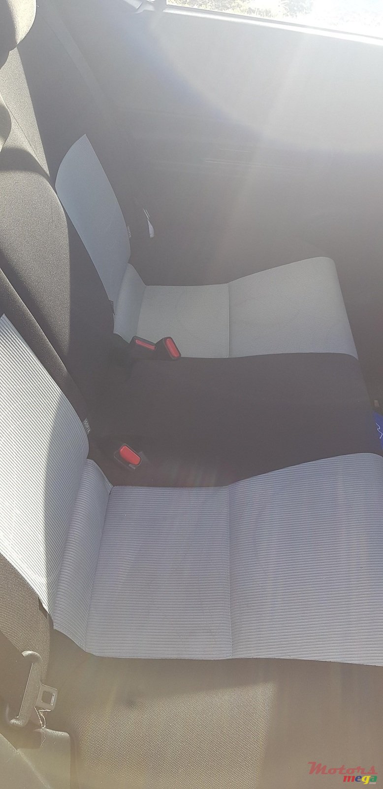 2013' Toyota Aqua photo #4