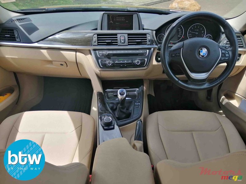 2012' BMW 3 Series photo #6