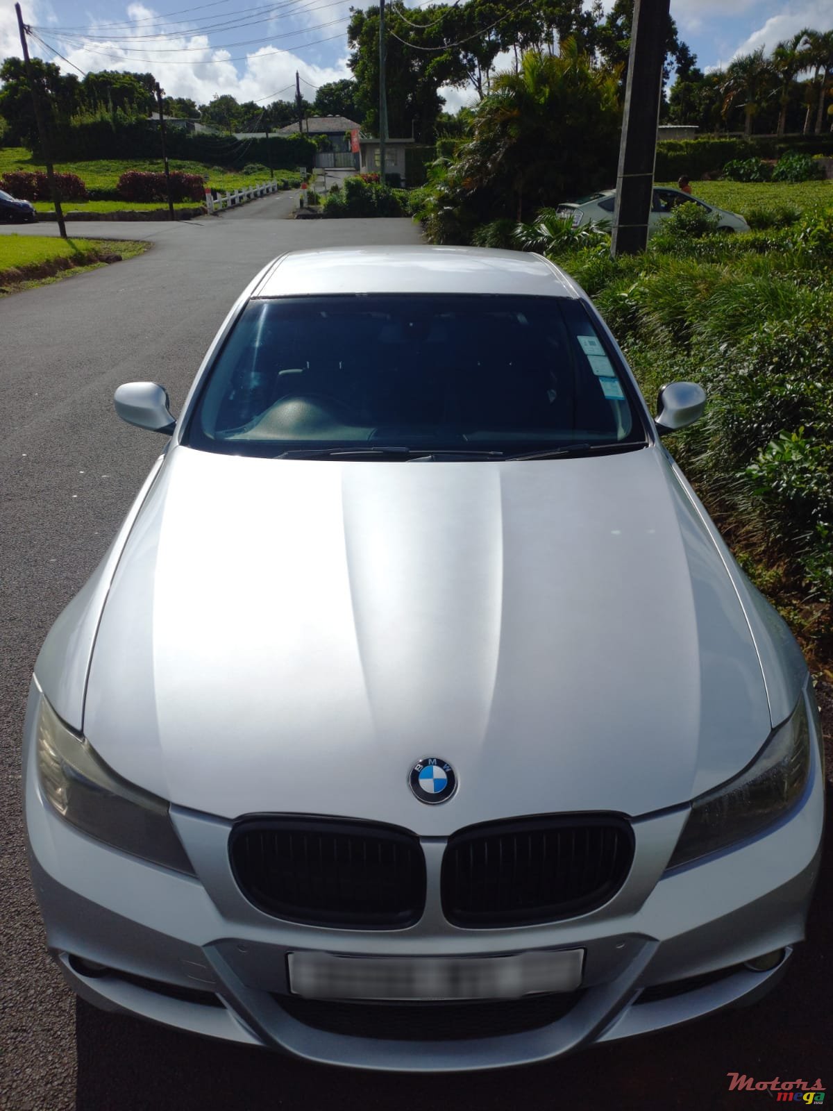 2011' BMW 316 photo #1