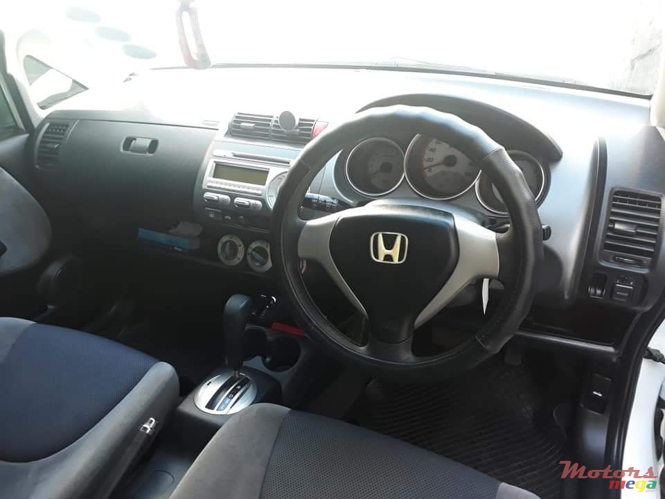 2004' Honda Fit Tinted windows, alloy tires photo #1