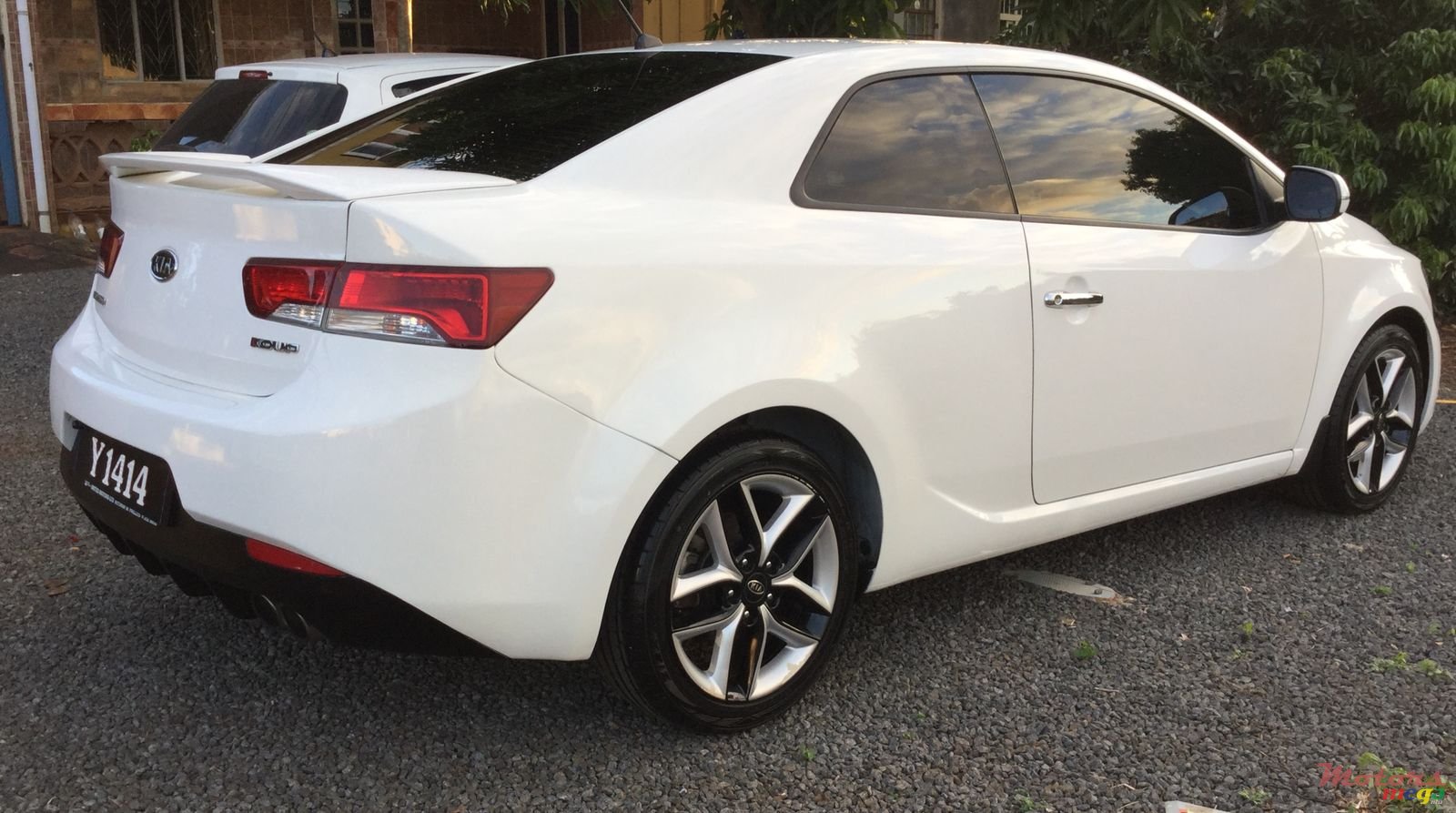 2011' Kia Cerato Koup photo #3