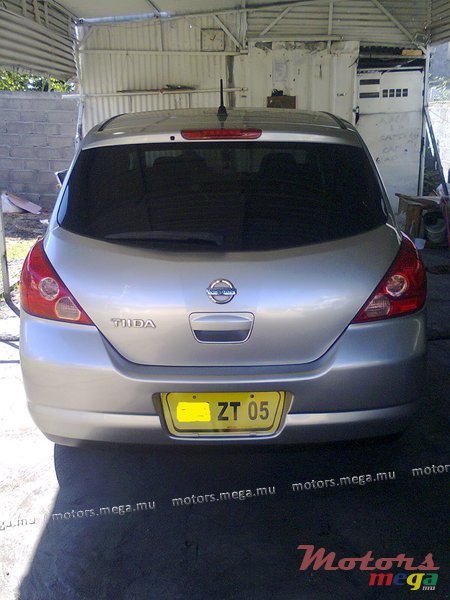 2005' Nissan Tiida Hatchback photo #5