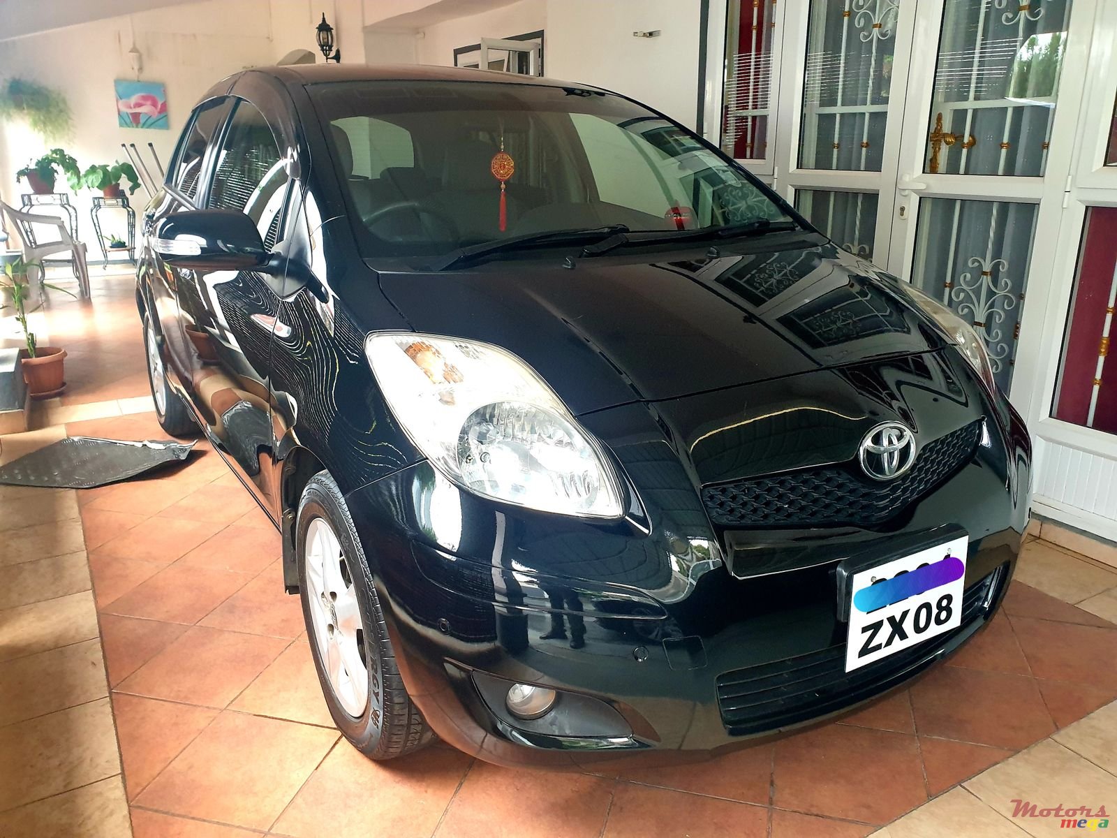 2008' Toyota Vitz photo #1