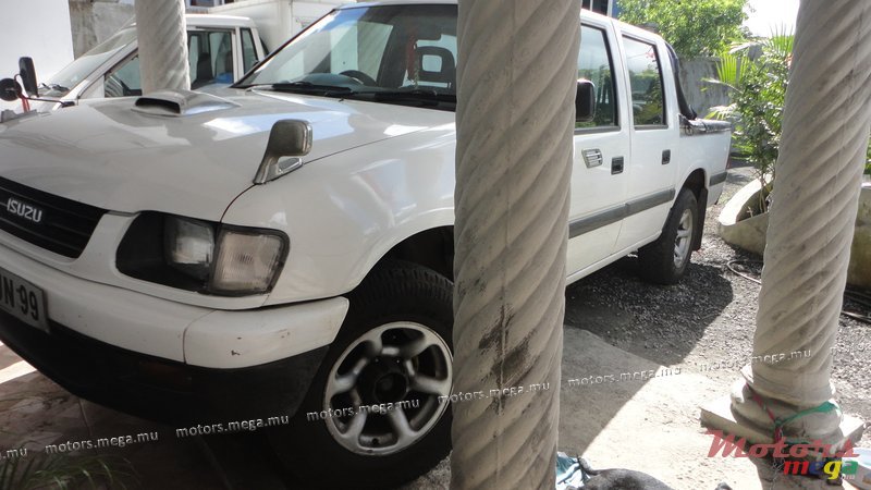 1999' Isuzu no photo #1