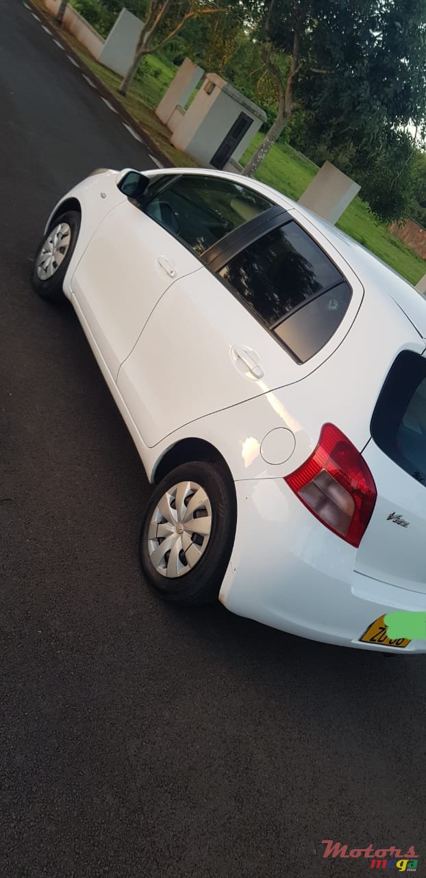 2006' Toyota Vitz photo #7