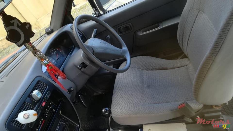 1999' Nissan Hardbody photo #3