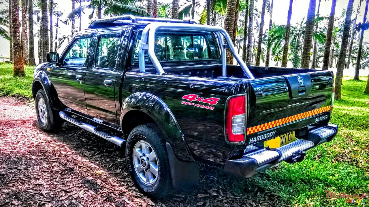 2007' Nissan Hardbody Predator 4x4 photo #3