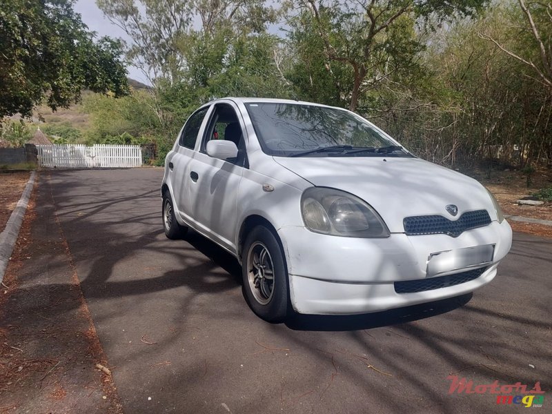 1999' Toyota Vitz SCP10 photo #1