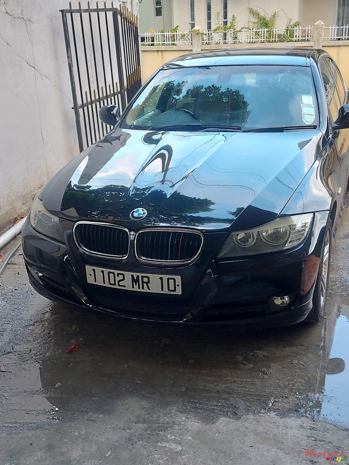 2010' BMW 3 Series photo #1