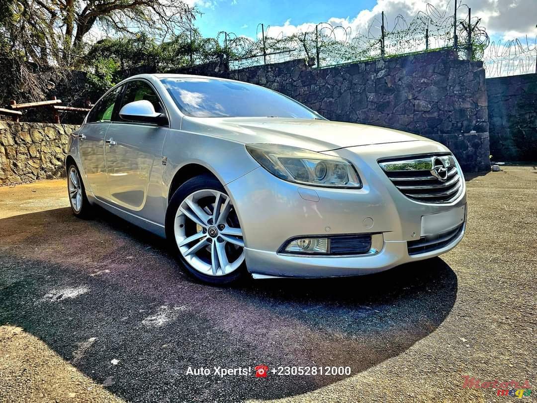 2012' Opel Insignia Turbo photo #1