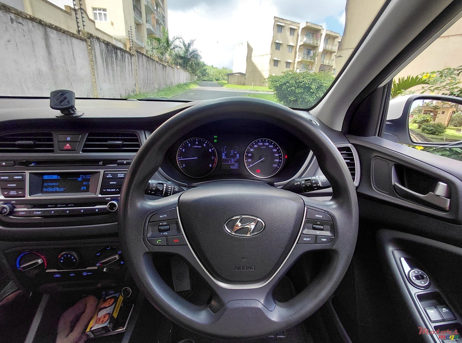 2017' Hyundai i20 photo #1