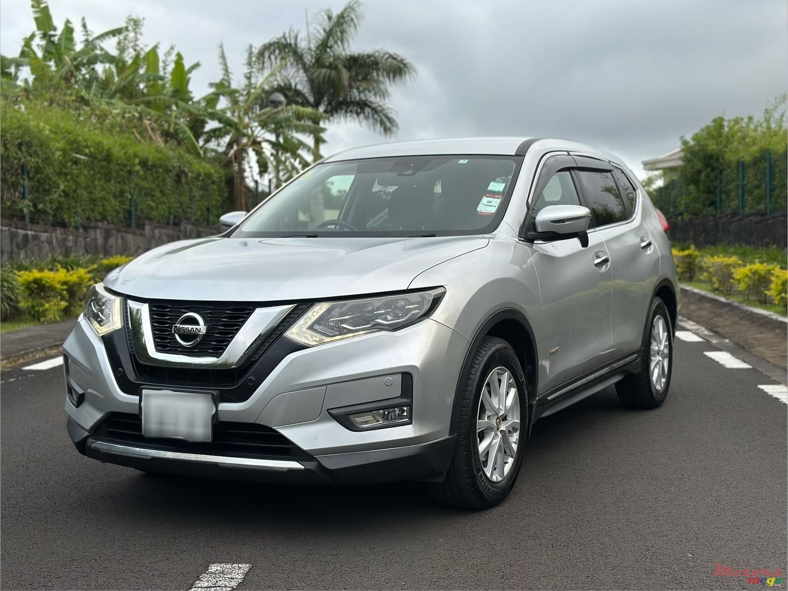 2017' Nissan Xtrail Hybrid photo #2