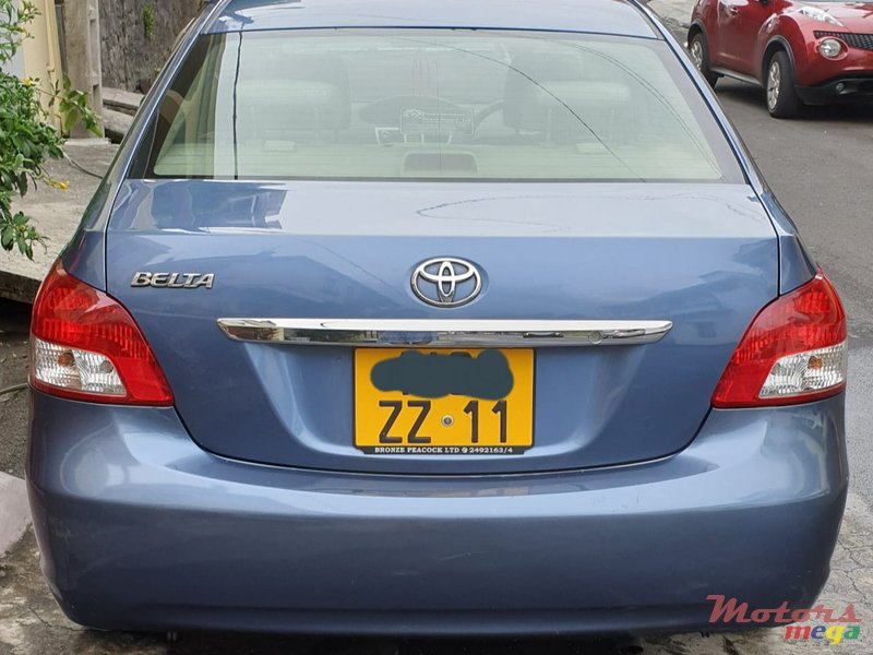 2011' Toyota Yaris photo #1