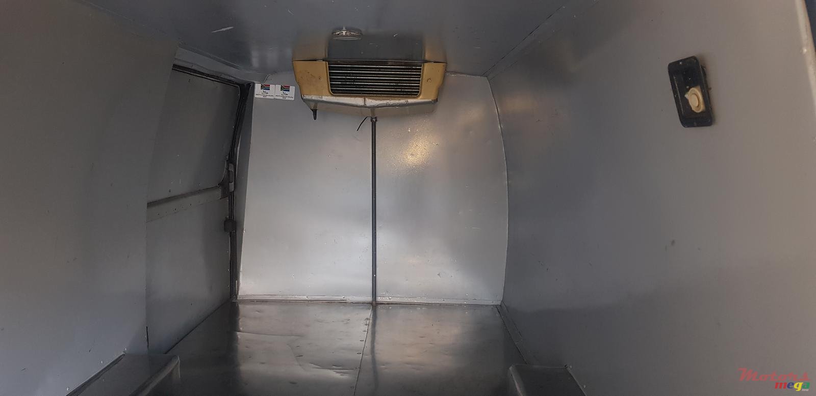 2004' Nissan Urvan Frigo photo #2