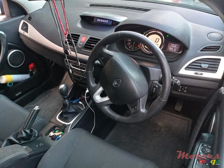 2009' Renault Megane dorigine photo #2