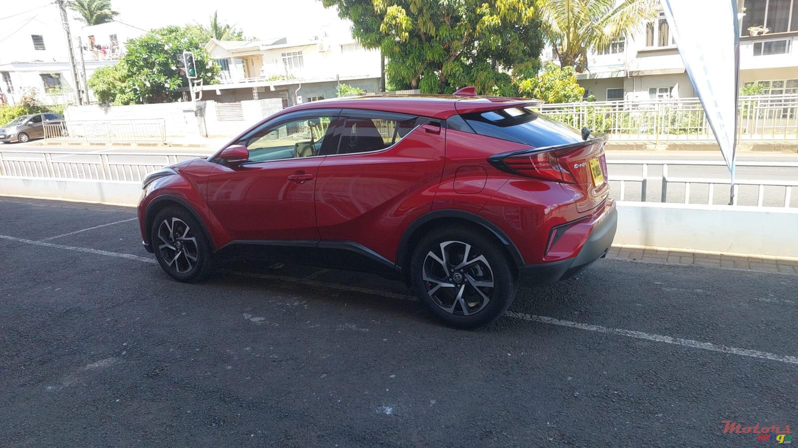 2020' Toyota C-HR photo #2