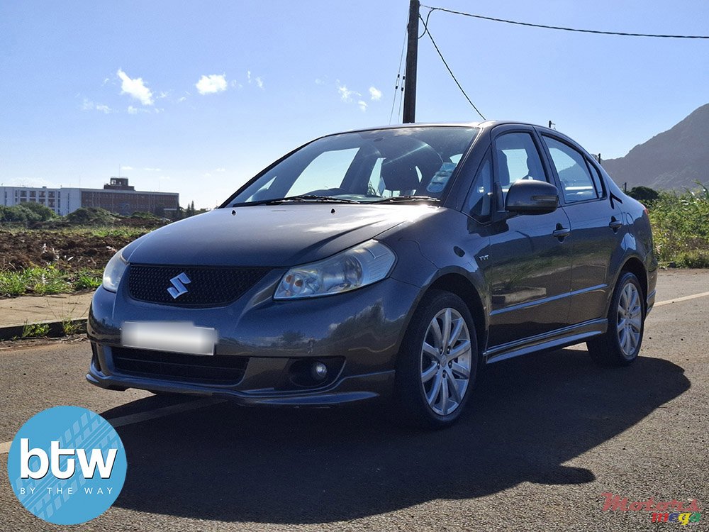 2013' Suzuki SX4 photo #2