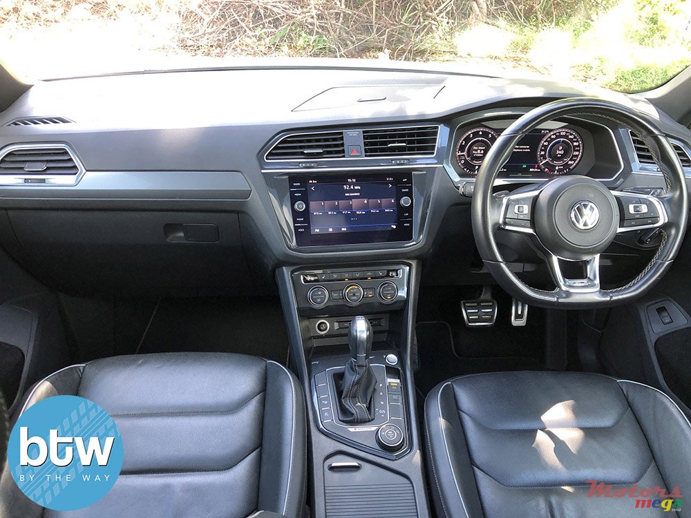 2019' Volkswagen Tiguan R-LINE photo #7