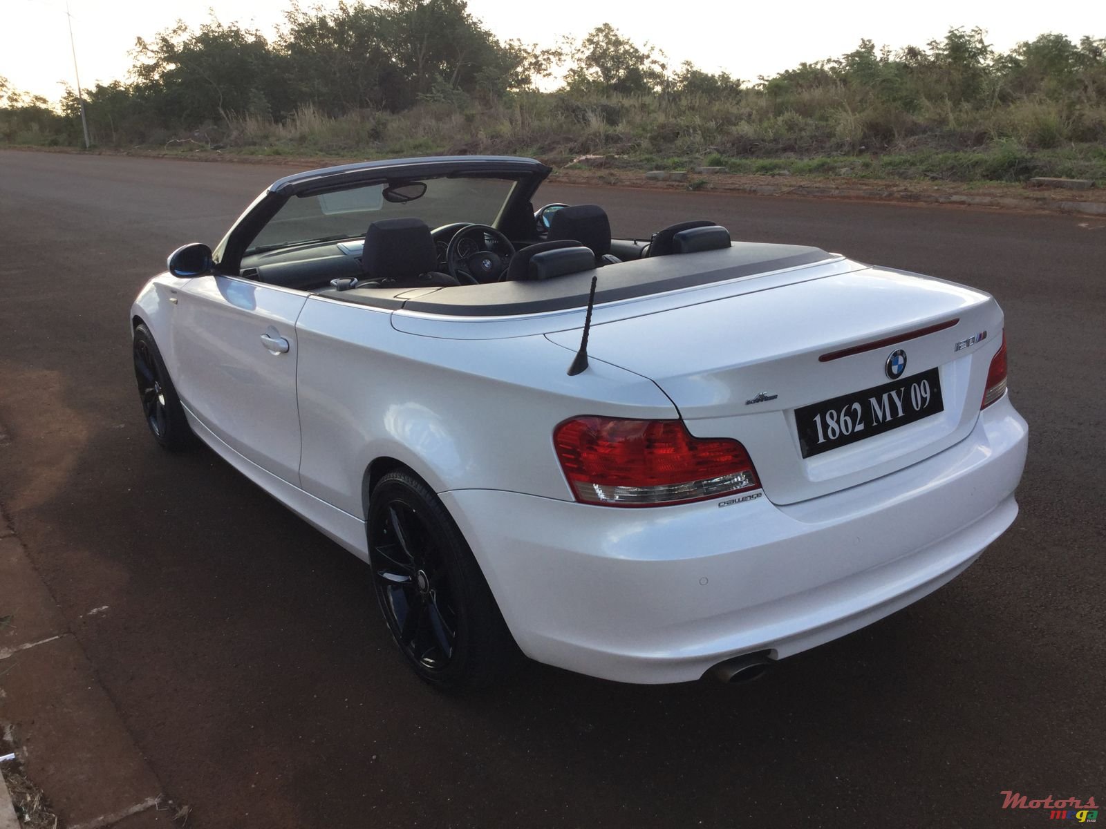 2009' BMW 120 Cabriolet photo #6