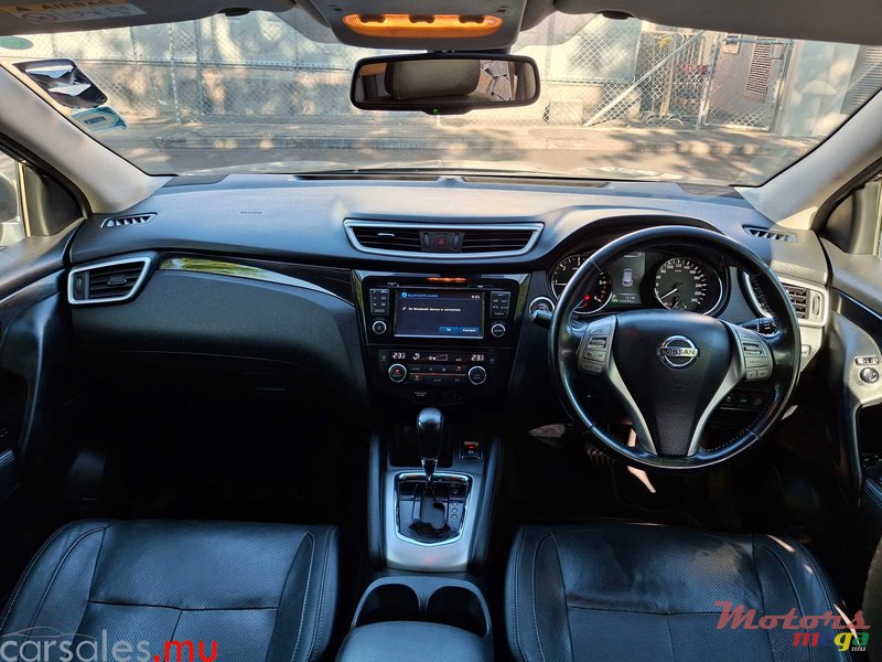 2015' Nissan Qashqai 1.6 Tekna photo #6