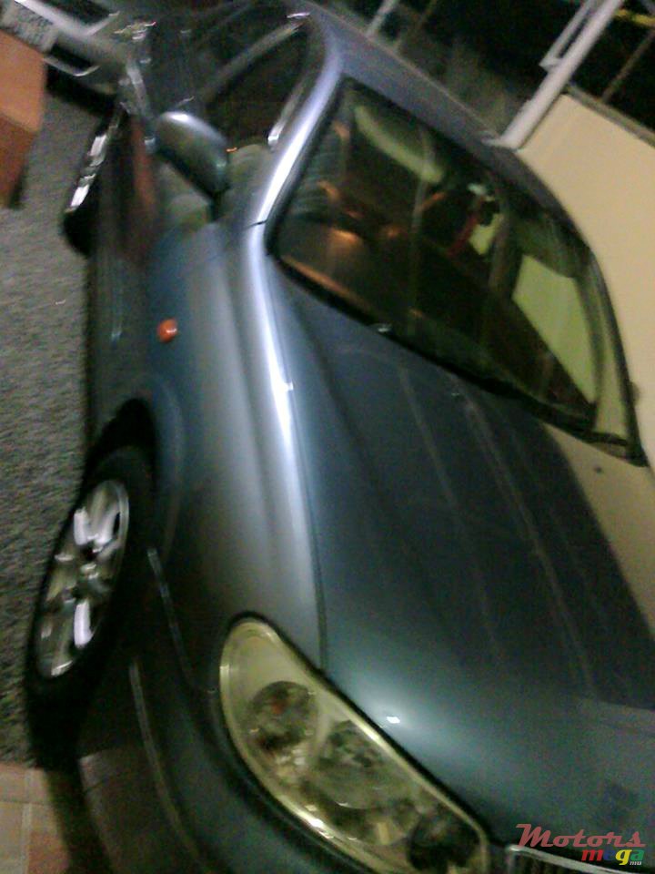 2003' Nissan Sunny photo #2