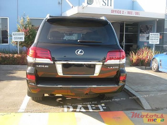 2011' Lexus LX 470 LX570 photo #3
