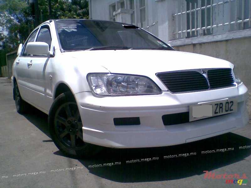 2002' Mitsubishi Lancer photo #1